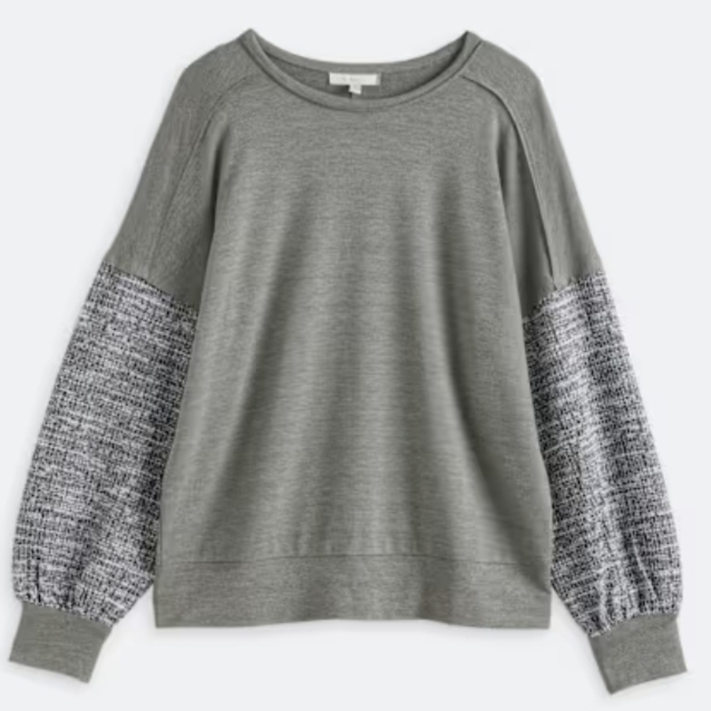 Elegant Gray Sweater with Textured Sleeves